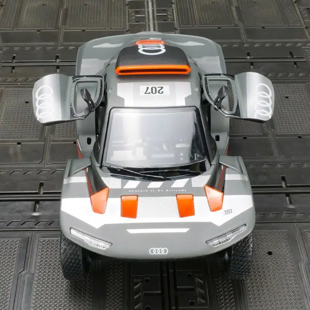 BABYS 1ST RS Q e-tron 124