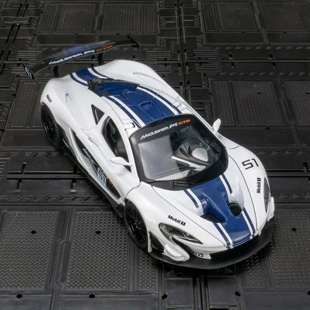 BABYS 1ST P1 GTR