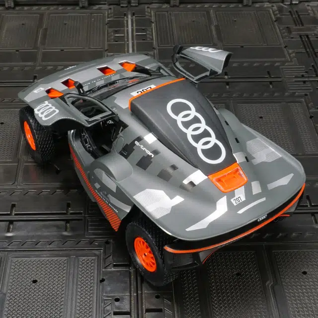 BABYS 1ST RS Q e-tron 124