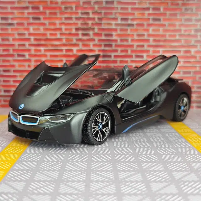 BABYS 1ST x BMW i8