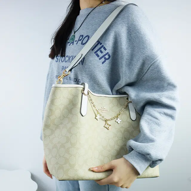 COACH City 33 Tote