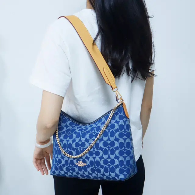 COACH LAUREL 31