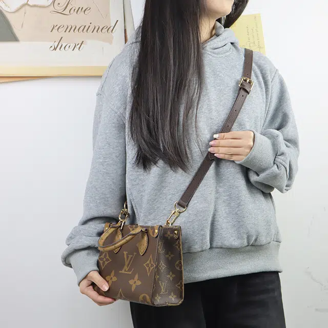 LOUIS VUITTON ONTHEGO MM Tote