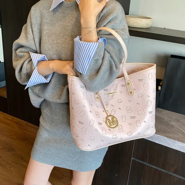 OKEKE pu Tote