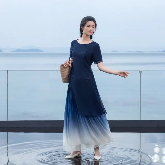 A LIFE ON THE LEFT T