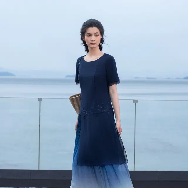 A LIFE ON THE LEFT T