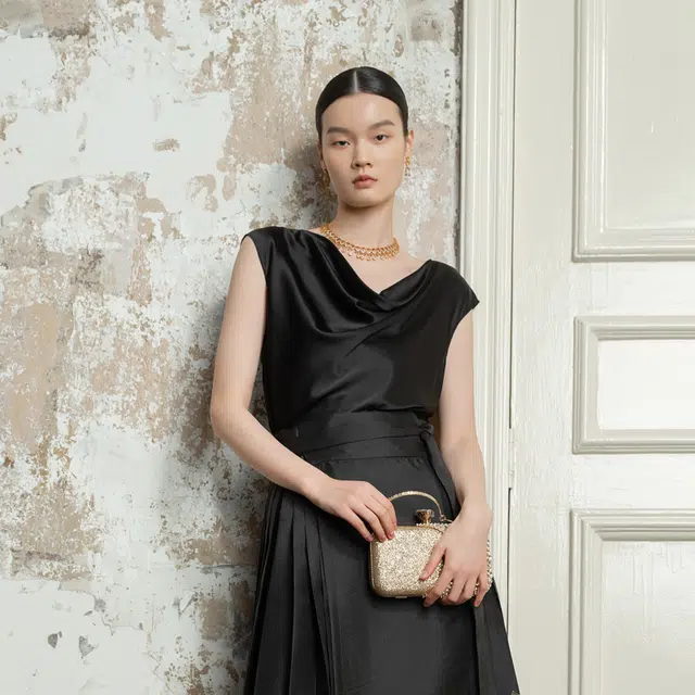 A LIFE ON THE LEFT T