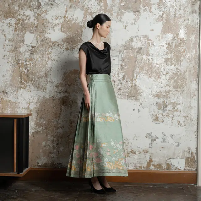 A LIFE ON THE LEFT T