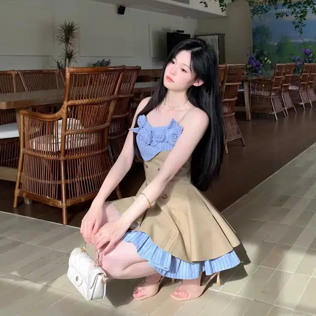 格子苔 松褐苍兰 小众设计拼接感立体花朵收腰双层摆吊带连衣裙 女款