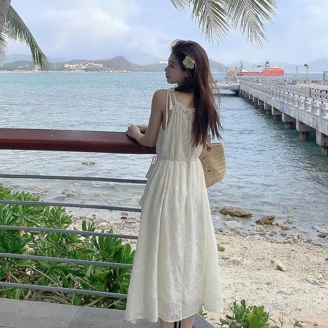 格子苔 重工刺绣提花女春季温柔甜美初恋裙度假风长裙吊带连衣裙 女款