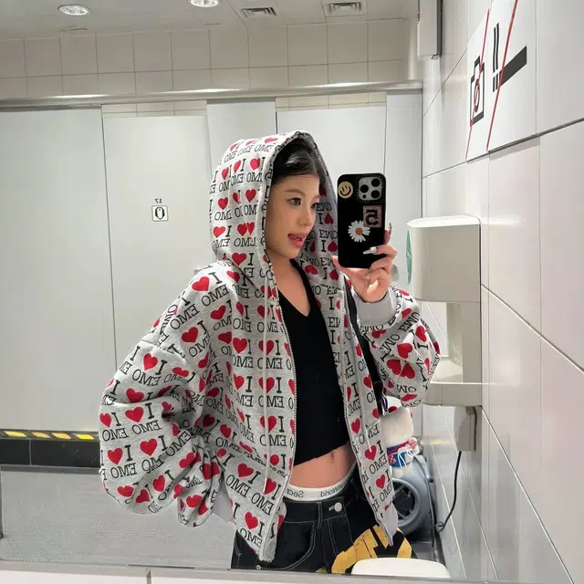 格子苔 美式复古字母爱心满印连帽女秋季设计感短款外套 卫衣 女款