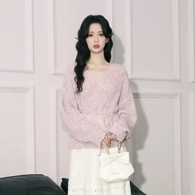 V