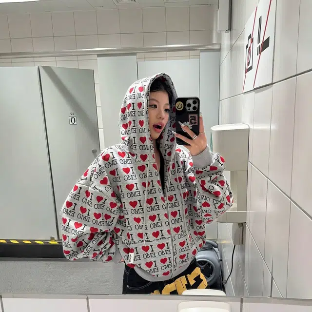格子苔 美式复古字母爱心满印连帽女秋季设计感短款外套 卫衣 女款