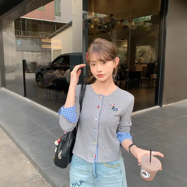 格子苔 学院风刺绣小狗单排彩扣圆领袖口拼接假两件短上衣 针织衫 女款