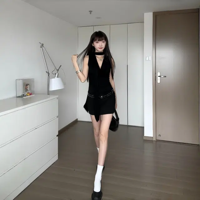 格子苔 夏季美式辣妹包臀小黑裙挂脖荡领裙子性感收腰无袖连衣裙 女款