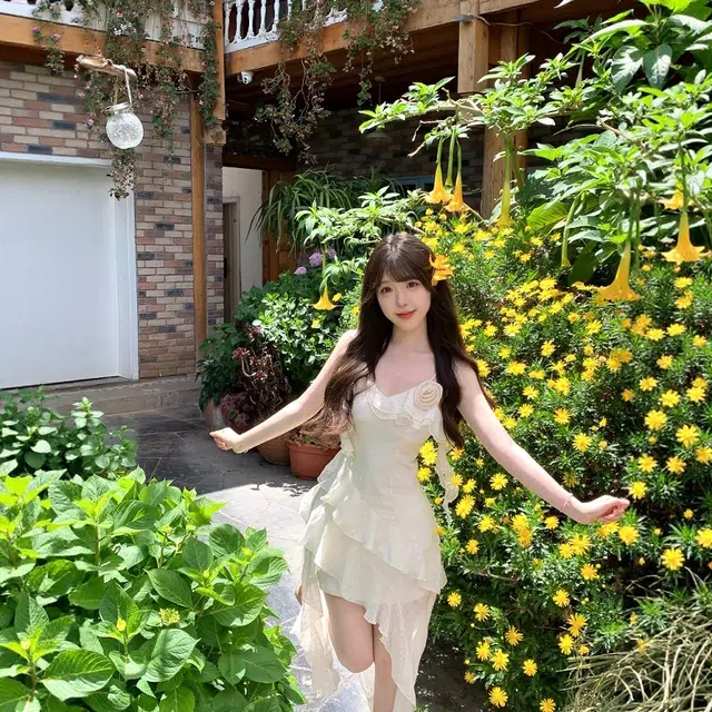 格子苔 法式纯欲风赫本子女夏季收腰气质不规则荷叶边长裙吊带连衣裙 女款