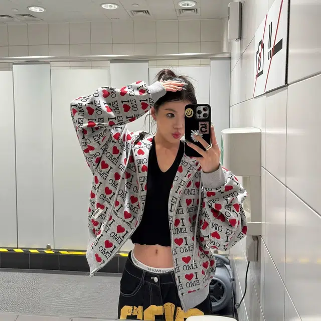 格子苔 美式复古字母爱心满印连帽女秋季设计感短款外套 卫衣 女款