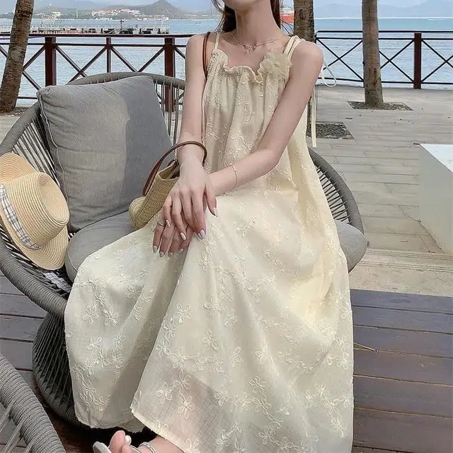 格子苔 重工刺绣提花女春季温柔甜美初恋裙度假风长裙吊带连衣裙 女款
