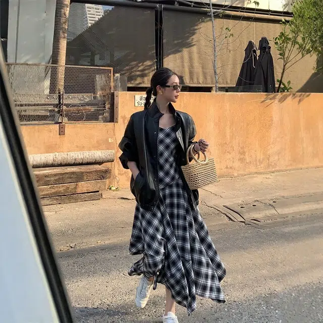 格子苔 方领格子气质设计感不规则吊带连衣裙 女款