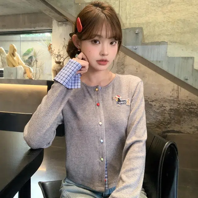 格子苔 学院风刺绣小狗单排彩扣圆领袖口拼接假两件短上衣 针织衫 女款