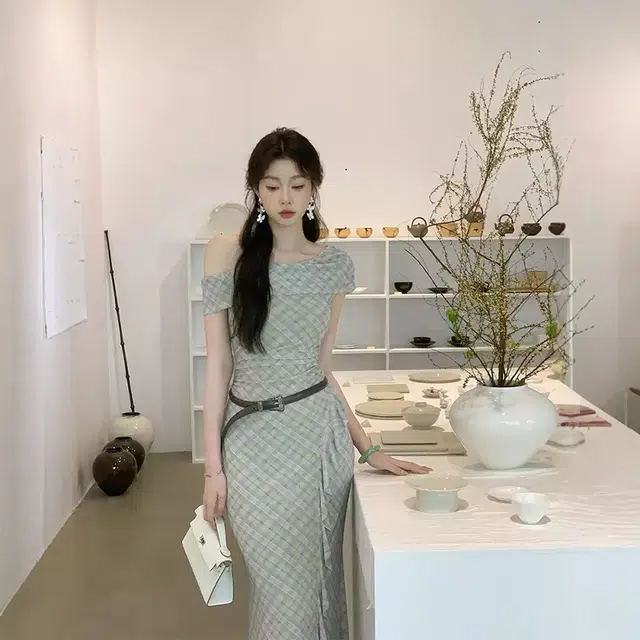 格子苔 【智媛妹妹】露肩斜领收腰显瘦格纹长裙无袖连衣裙 女款
