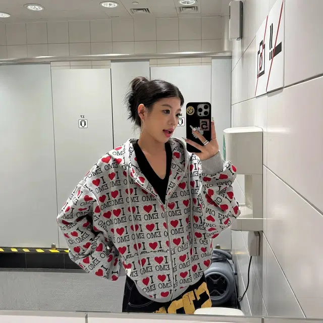 格子苔 美式复古字母爱心满印连帽女秋季设计感短款外套 卫衣 女款