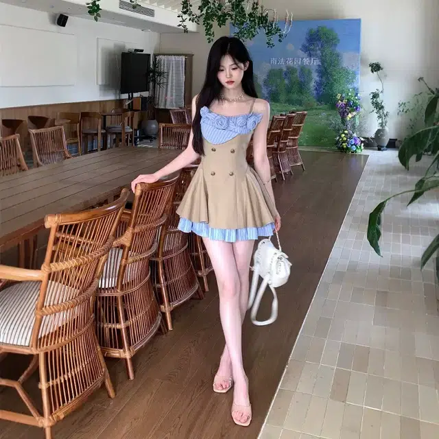 格子苔 松褐苍兰 小众设计拼接感立体花朵收腰双层摆吊带连衣裙 女款