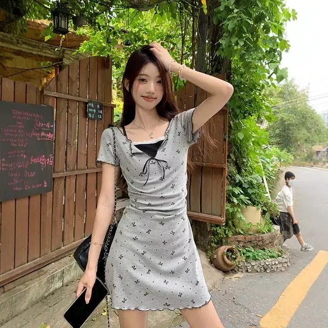 格子苔 纯欲蝴蝶结法式小个子高级感收腰显瘦短裙短袖连衣裙 女款
