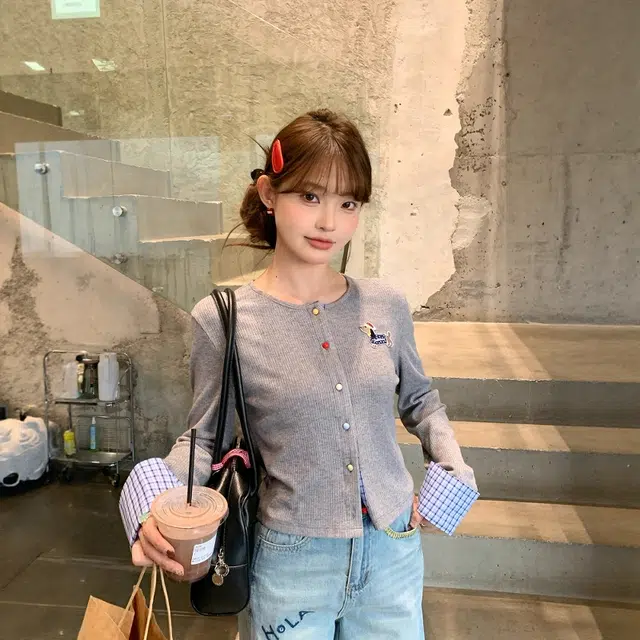 格子苔 学院风刺绣小狗单排彩扣圆领袖口拼接假两件短上衣 针织衫 女款