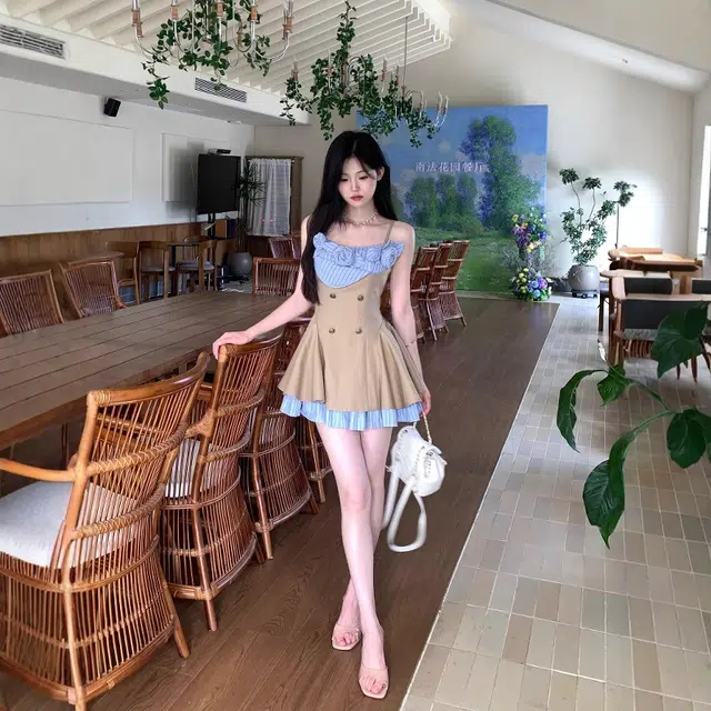 格子苔 松褐苍兰 小众设计拼接感立体花朵收腰双层摆吊带连衣裙 女款