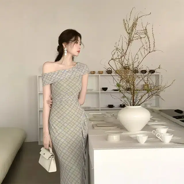格子苔 【智媛妹妹】露肩斜领收腰显瘦格纹长裙无袖连衣裙 女款