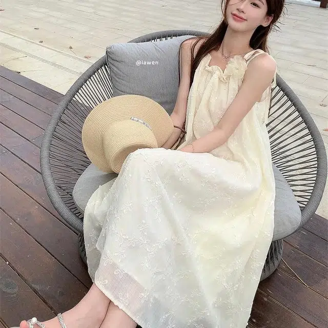 格子苔 重工刺绣提花女春季温柔甜美初恋裙度假风长裙吊带连衣裙 女款