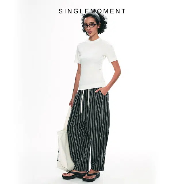 SINGLE MOMENT