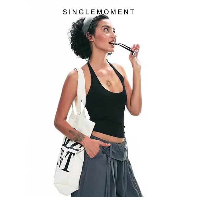 SINGLE MOMENT