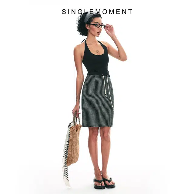 SINGLE MOMENT