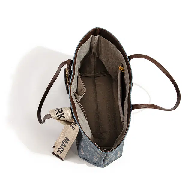 FAIRWHALE Tote