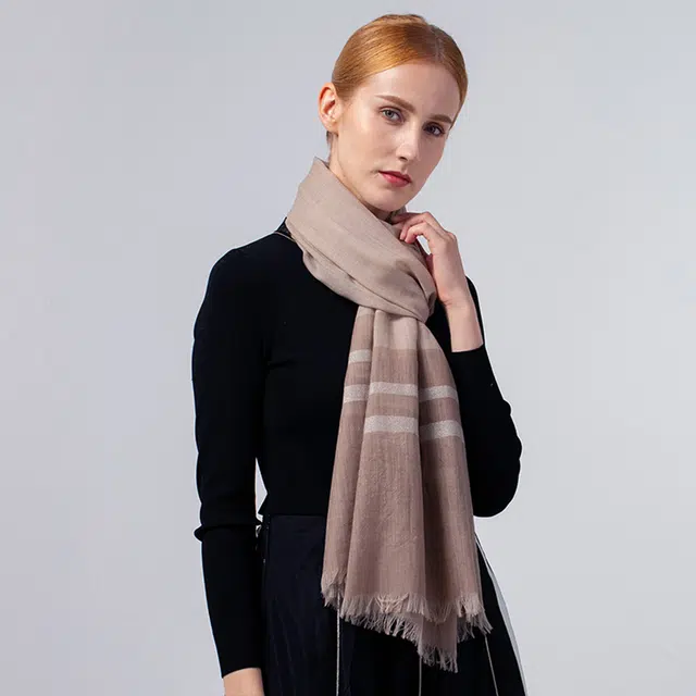 红豆 拼色轻盈时尚舒适百搭保暖 羊毛 绒线围巾 男女同款情侣款