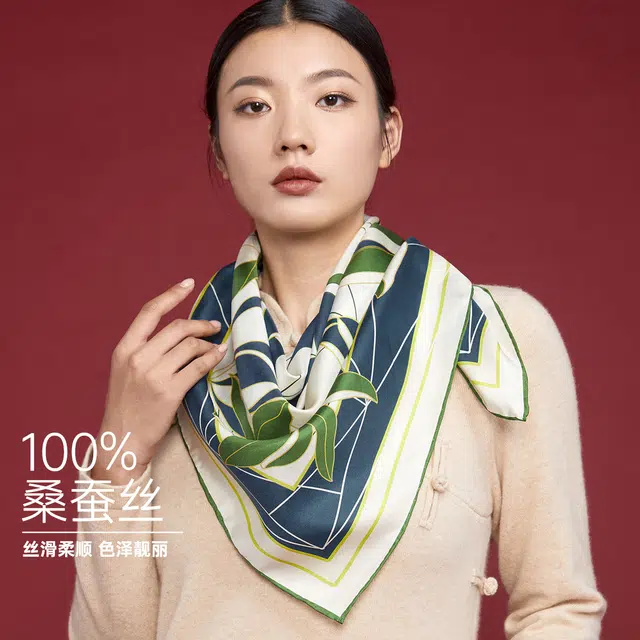 红豆 真丝大方巾手工卷边 桑蚕丝 丝巾 女款