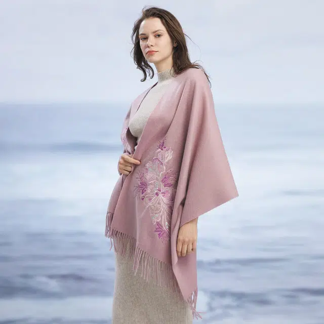 红豆 品牌刺绣披肩两用宽大保暖 羊毛 绒线围巾 男女同款情侣款