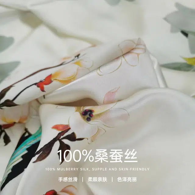 红豆 时尚轻盈柔软 经典设计 简约大方 桑蚕丝 丝巾 女款