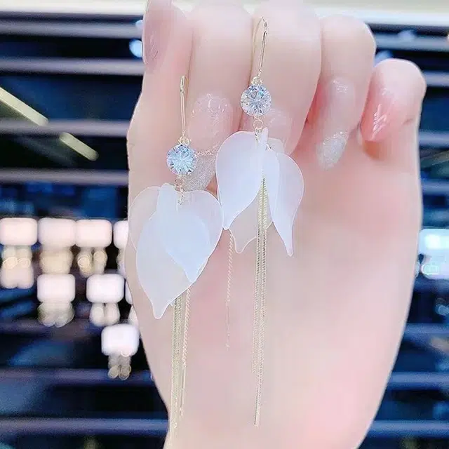 澜耀 雪瓣金缕 白花瓣钻饰流苏 轻奢显脸瘦 合金 耳环 女款