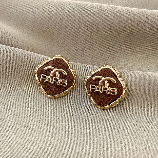 澜耀 棕韵 小香风咖色字母 精致小巧气质高级感 合金 耳钉 女款