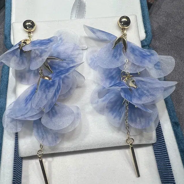 澜耀 冰蓝絮语 冰淬蓝色花朵人造水晶流苏  清冷风气质轻奢高级感耳饰#好运 铜合金 耳环 女款
