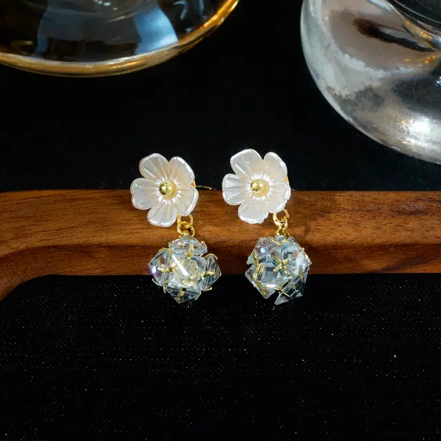 澜耀  花朵吊坠 时尚百搭轻奢风清新高级感耳饰 合金 耳环 女款