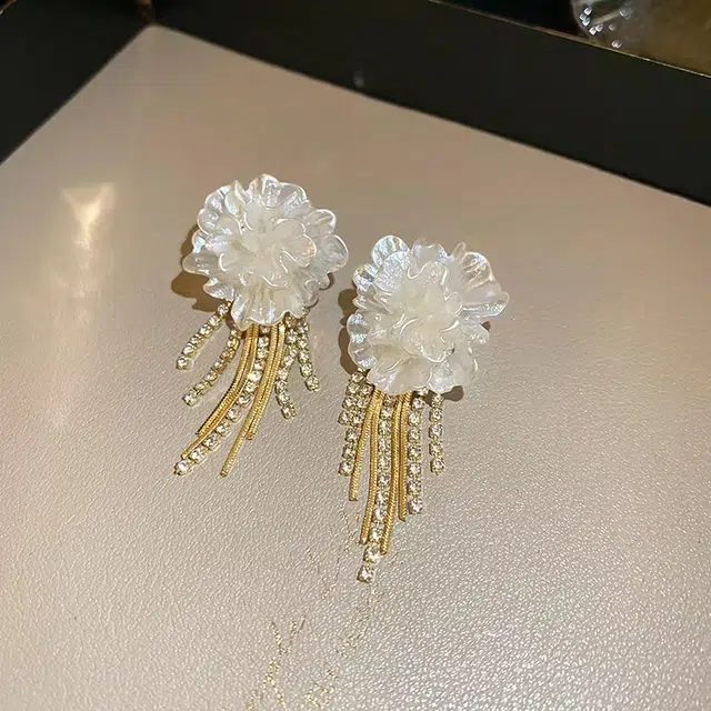 澜耀 甜美亚克力花朵短款流苏耳坠 优雅小众高级气质耳饰 铜合金 耳环 女款