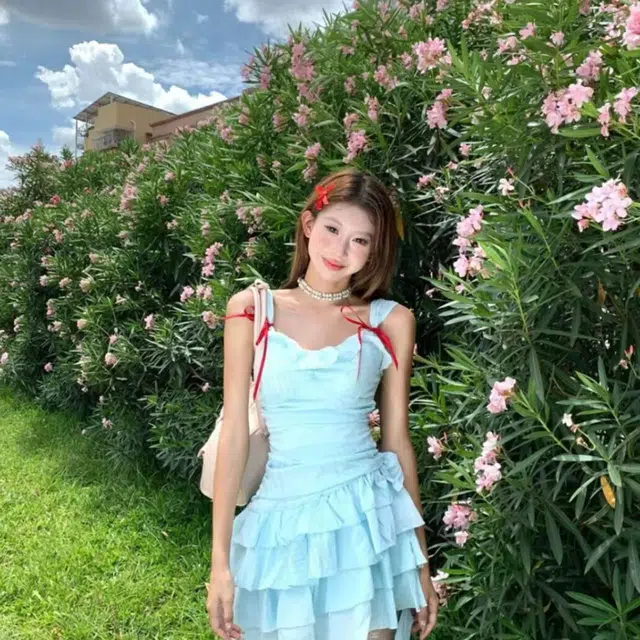 小菊川栗 设计感褶皱别致不规则简约吊带连衣裙 女款 蓝色