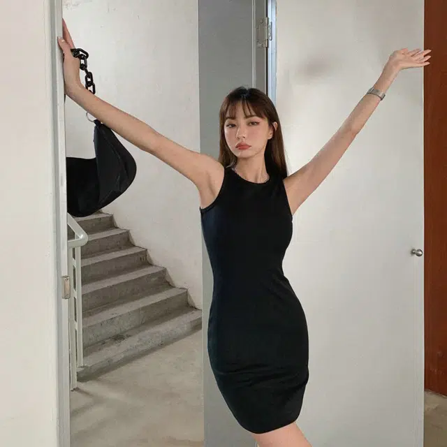 小菊川栗 纯色合身圆领无袖连衣裙 女款 黑色