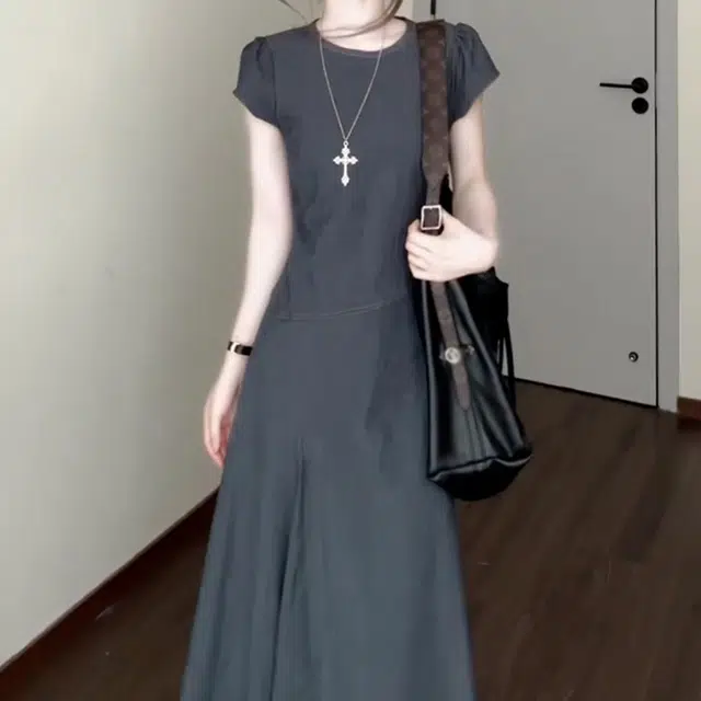 小菊川栗 法式高级感巨好看收腰长裙短袖连衣裙 女款