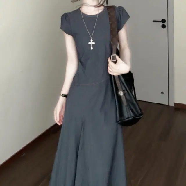 小菊川栗 法式高级感巨好看收腰长裙短袖连衣裙 女款