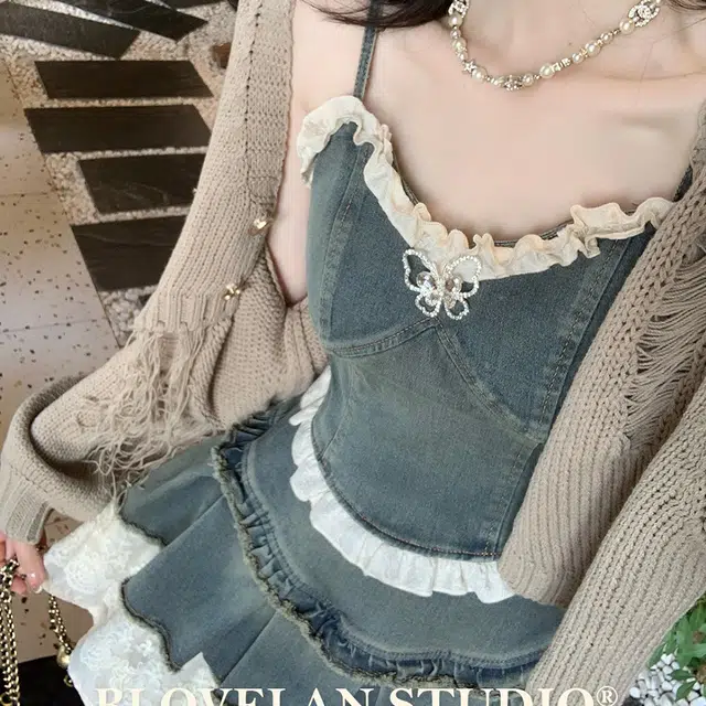 小菊川栗 学院风时尚休闲潮流甜辣穿搭绘漫甜酷辣妹风牛仔花边吊带上衣剪花拼接半裙裙装套装 女款